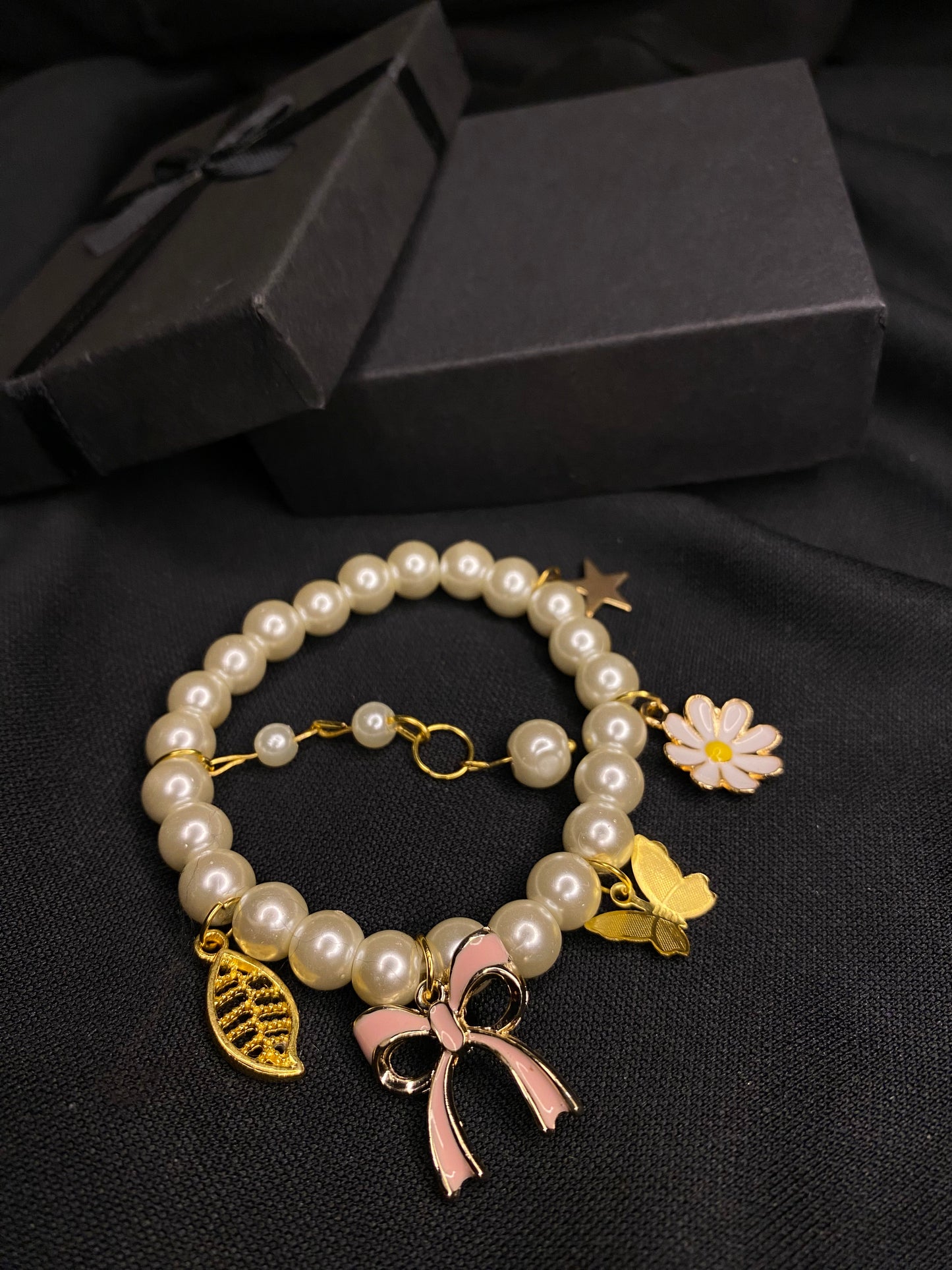 BRPMCH-00- Pearls Bracelet with Mix Charms( Butterfly, Daisy Flower, Bow, Leaf, Star)