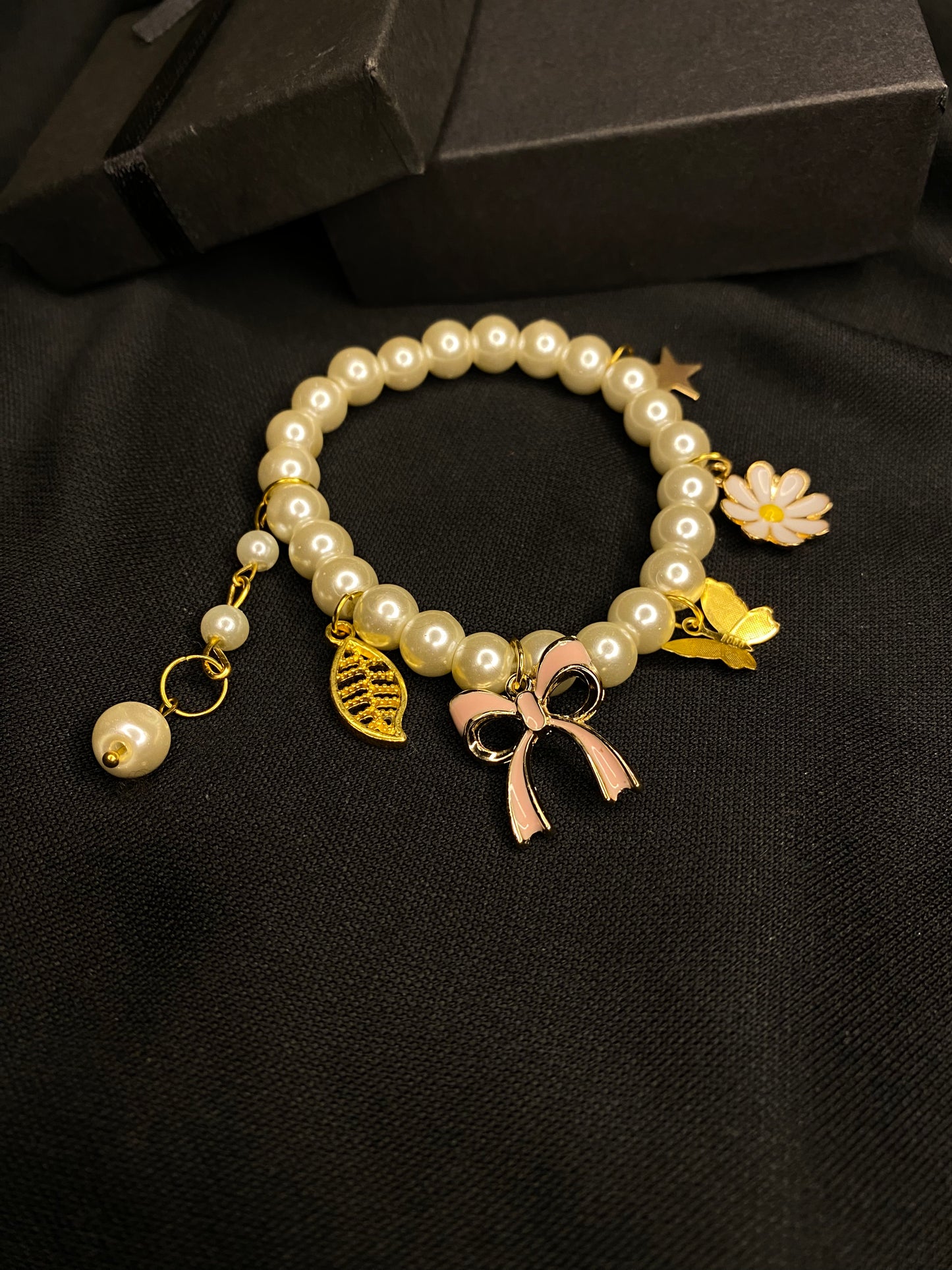 BRPMCH-00- Pearls Bracelet with Mix Charms( Butterfly, Daisy Flower, Bow, Leaf, Star)