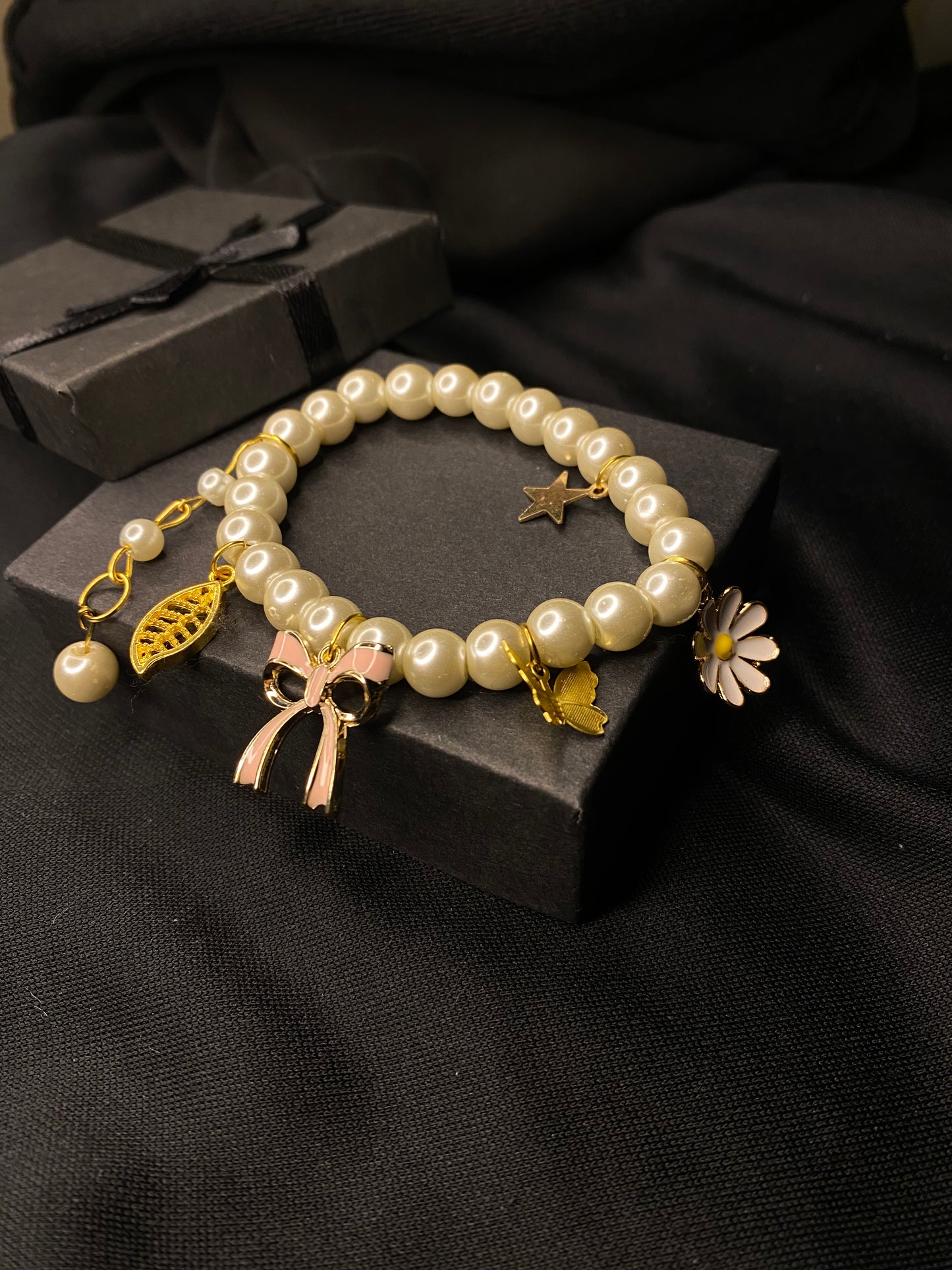 BRPMCH-00- Pearls Bracelet with Mix Charms( Butterfly, Daisy Flower, Bow, Leaf, Star)