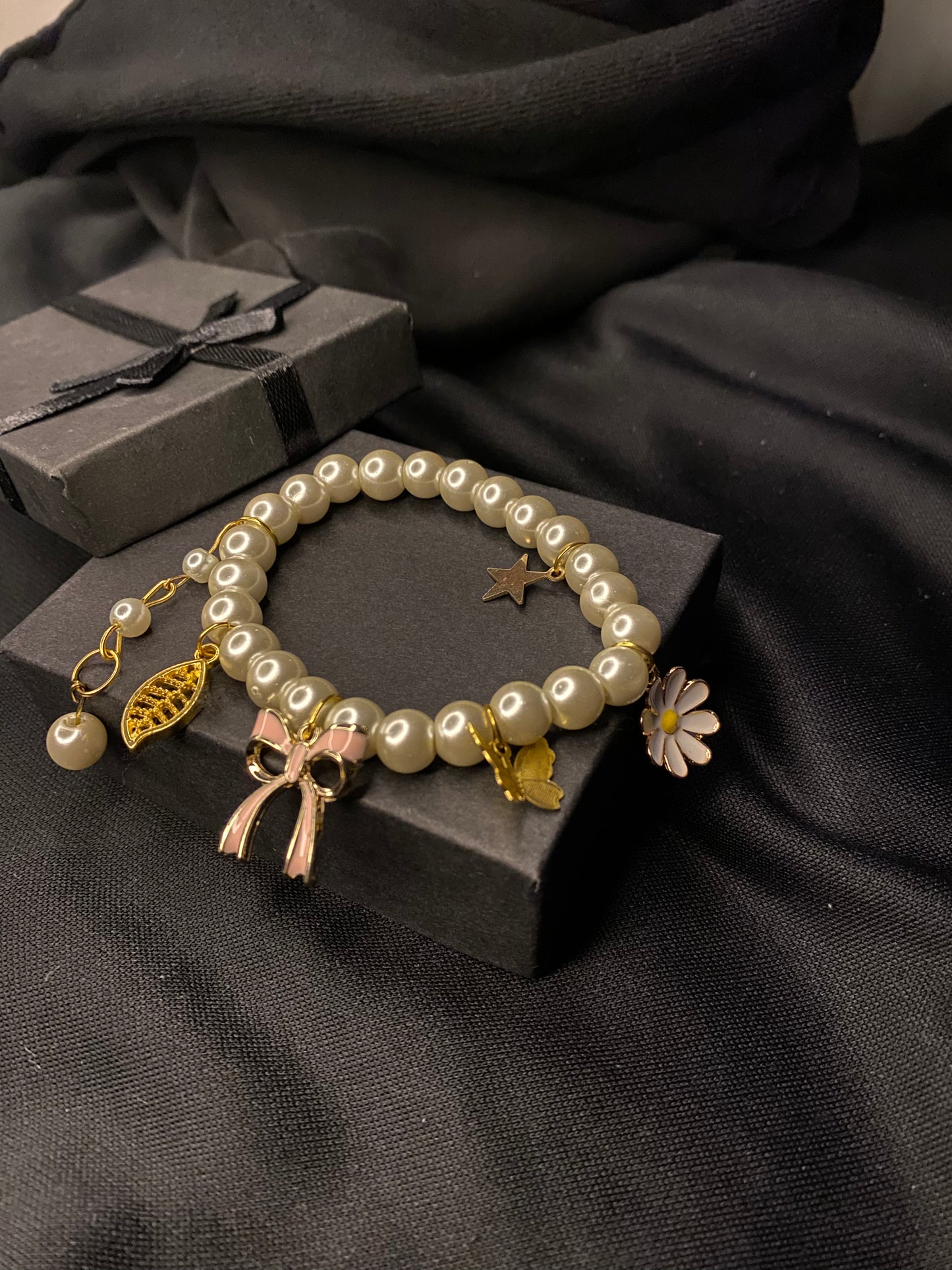 BRPMCH-00- Pearls Bracelet with Mix Charms( Butterfly, Daisy Flower, Bow, Leaf, Star)