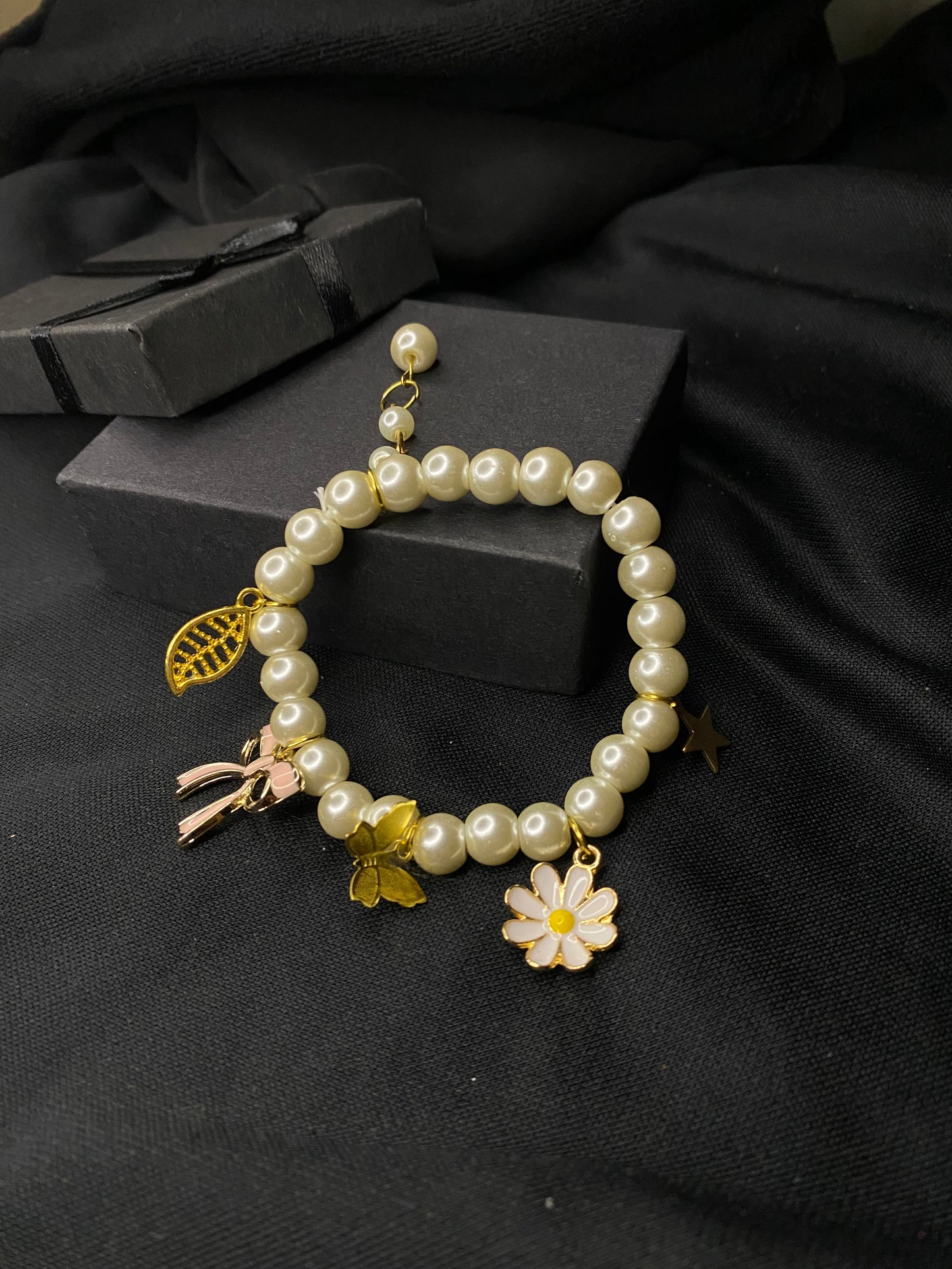 BRPMCH-00- Pearls Bracelet with Mix Charms( Butterfly, Daisy Flower, Bow, Leaf, Star)