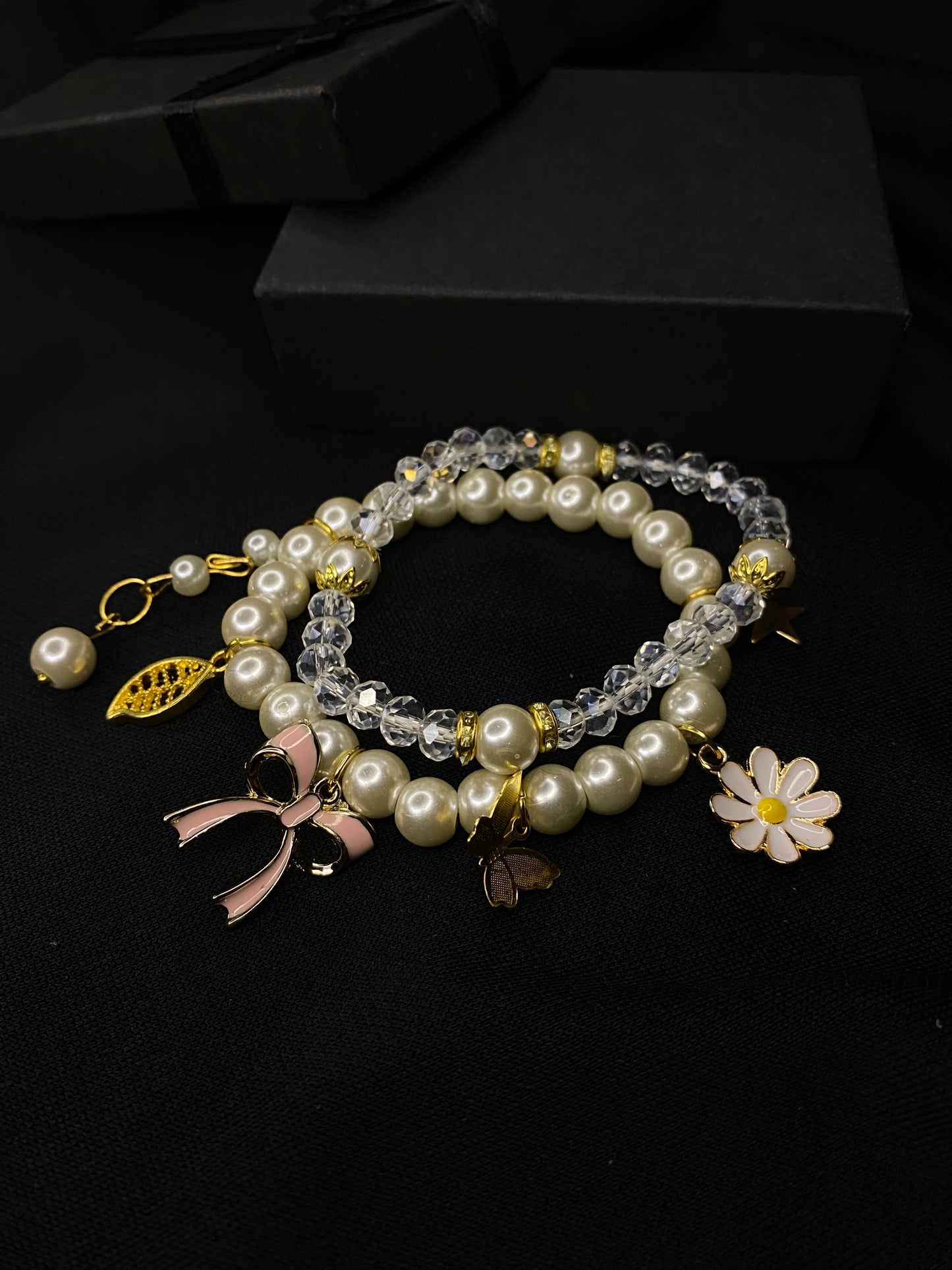 BRPMCH-00- Pearls Bracelet with Mix Charms( Butterfly, Daisy Flower, Bow, Leaf, Star)