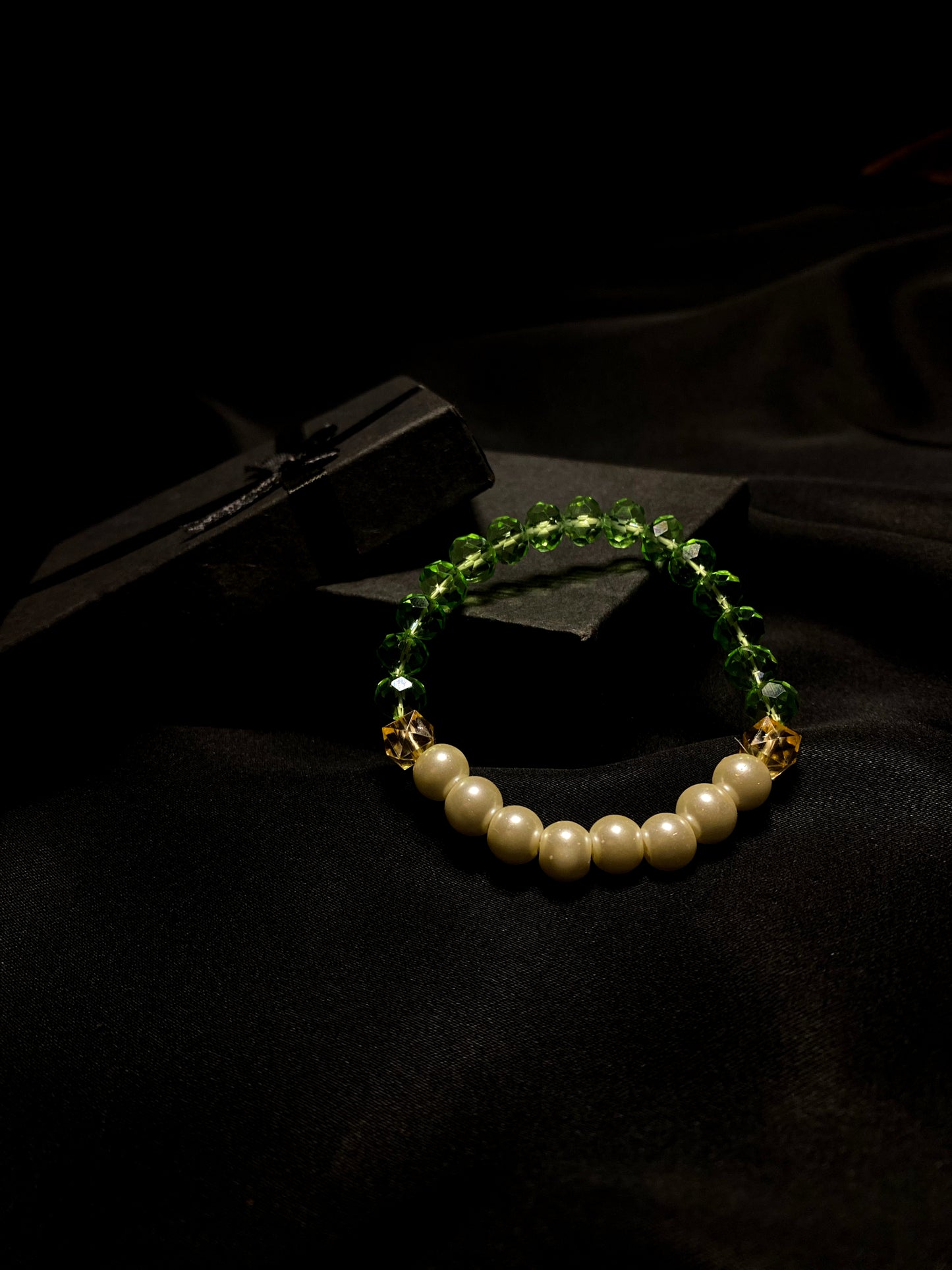 BRPNC -03- Pearls and Crystals Bracelet [Stretchable]