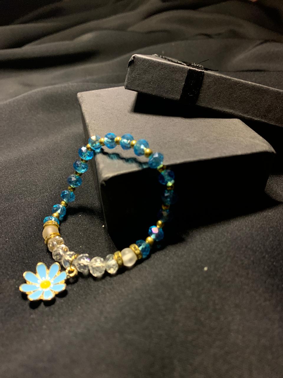 Daisy flower charm Bracelet