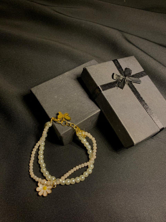 Daisy flower Charm White Bracelet